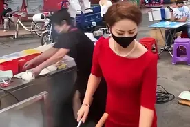 “炒粉姐”滤镜全碎，性感精致的背后，是无数人望而却步的生活图片