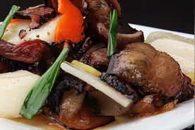 年糕炒腊肉的家常做法（腊太太推荐）图片