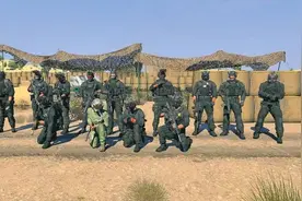 十四年来，他在游戏中尝试扮演一名真正的士兵图片