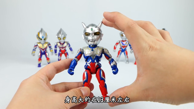 开箱灵动创想Q版英雄传第1弹，试玩可爱的大头奥特曼