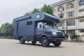 军用依维柯底盘，四驱三把锁，是你心目中的依维柯越野房车吗？图片