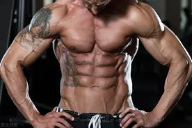 巧克力般的腹肌有多难练？体脂率降到15%以下，再进行虐腹训练图片