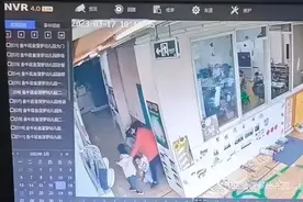 2021年，四川女童在家不敢喝汤让家长怀疑，查看幼儿园监控后报警图片