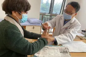 腰椎管狭窄只能手术吗？图片