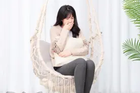 喉咙干痒，咳嗽痰少，可能是肺出了问题！教你3招轻松应对！图片