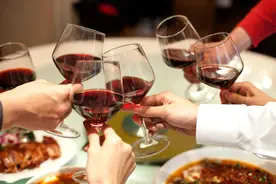 8款“行家都夸赞”的葡萄酒，酒好，性价比高，过年囤几瓶待客用图片