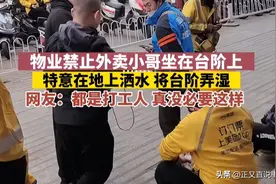 北京街头令人愤怒的一幕冲上热搜，人性最大的愚蠢，是底层互踩图片