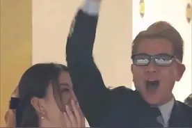 58岁郭富城赛马或赢2亿，动情搂36岁娇妻方媛，同龄岳父笑眯了眼图片