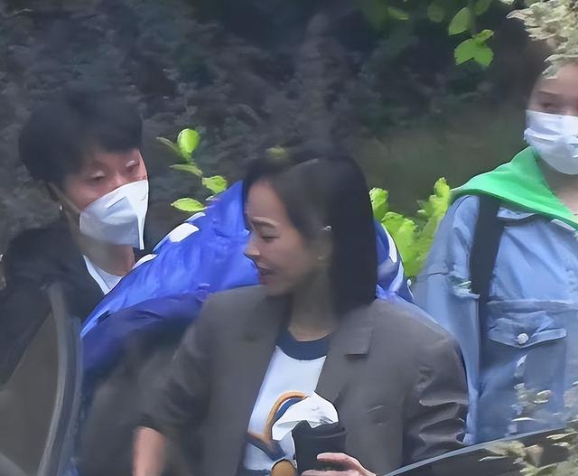 浴缸陪睡、助理手接口水、“跪式服务”，这些明星哪来的优越感？