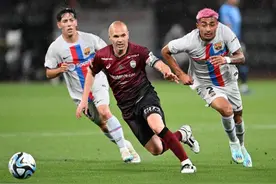 友谊赛-伊涅斯塔战旧主 巴萨2-0神户胜利船 凯西加西亚破门图片