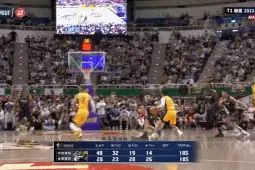 霍华德T联盟首秀得到38分25篮板9助攻，封盖绝杀拖入加时图片