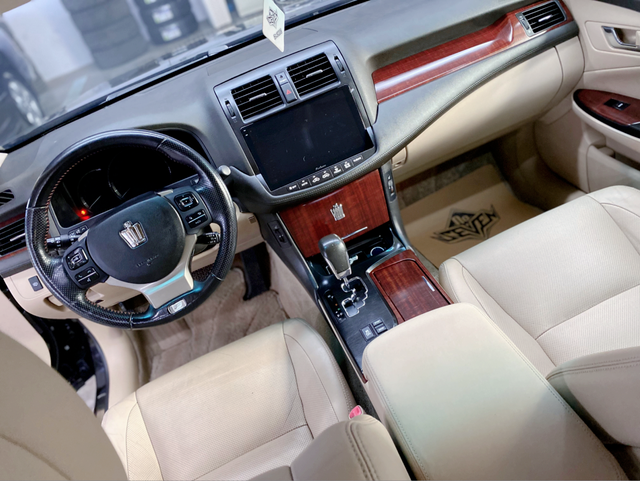 翻新一辆13代经典丰田皇冠,13万公里刚过磨合期,匠心复活变新车