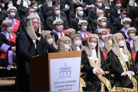 香港早已不是英国殖民地，看似庄重的司法假发，早就该丢掉了图片