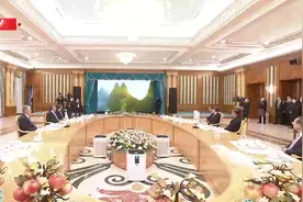 独家视频丨习近平同托卡耶夫在总统府观看《映山红》歌曲表演图片