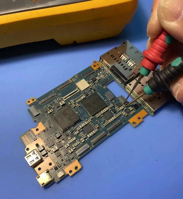 惨!充电烧掉a7m4主板是怎么回事?