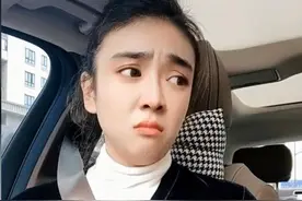 小姐姐开车：不松手刹开了10分钟，网友：啥牌子的轮胎？图片