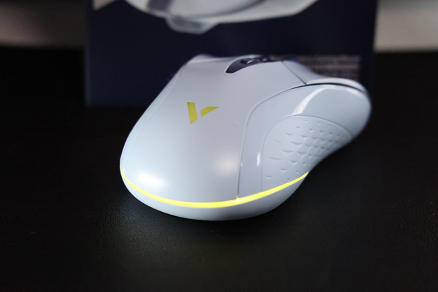 【中小手必备游戏神器】雷柏V300W双模无线RGB游戏鼠标开箱评测！