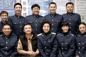 《炊事班的故事》20年，演员现状，有人住筒子楼，有人晚年塌房图片