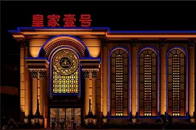 郑州皇家一号覆灭之路：13年深夜突袭，千名警官带走15车女公关图片