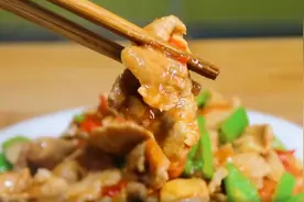 炒猪肉时，瘦肉发柴嚼不动？学会一招，吃肉和吃豆腐一样嫩滑图片