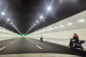 电动车违规驶入文明东跨江隧道！海口交警：切勿贪图方便图片