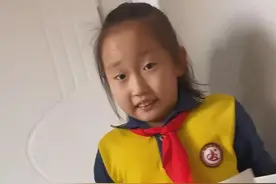 可悲！爸爸消费她成为千万网红，妈妈成为20万网红，她得到了什么图片