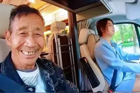 1997年河南老汉捡到弃婴，拾荒养大她，24年后养女身价千万来报恩图片