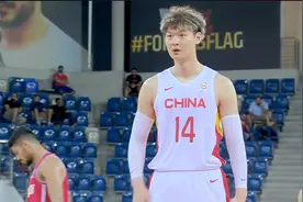 王哲林27+14，赵睿11+9，中国队80-67胜巴林，世界杯出线了图片