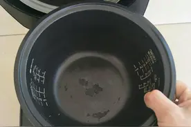 电饭锅致癌？内胆存在鲜为人知的秘密？电饭煲还能不能继续使用？图片