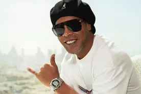 没破产！42岁小罗炫富：4台豪车+私人飞机，资产超1亿美金图片