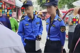 老人路边卖枇杷被城管撵？视频中两工作人员被停职图片