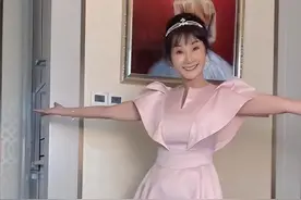 雪瑞姑姑：抖音第一富婆，曾任沃尔玛副总裁，花甲之年却活成18岁图片