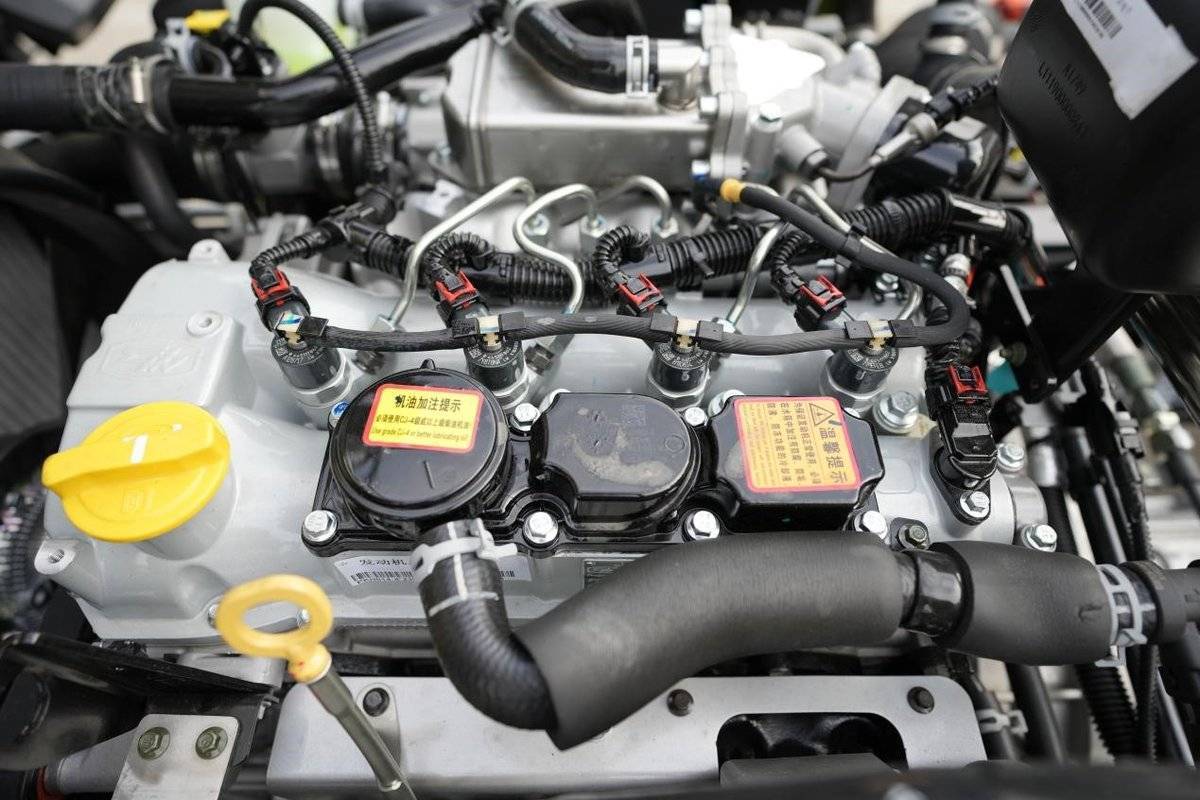 福田单排汽油版小货车_欧马可智蓝HS混动轻卡_混动轻卡续航1000公里