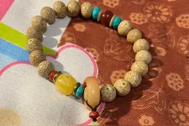 星月菩提盘出来为啥是黄的呢？不红是因为啥？图片