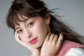 日本混血美女女星-中条彩未，清纯又性感，人美身材好美女图写真图片