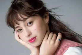 日本混血美女女星-中条彩未，清纯又性感，人美身材好美女图写真图片