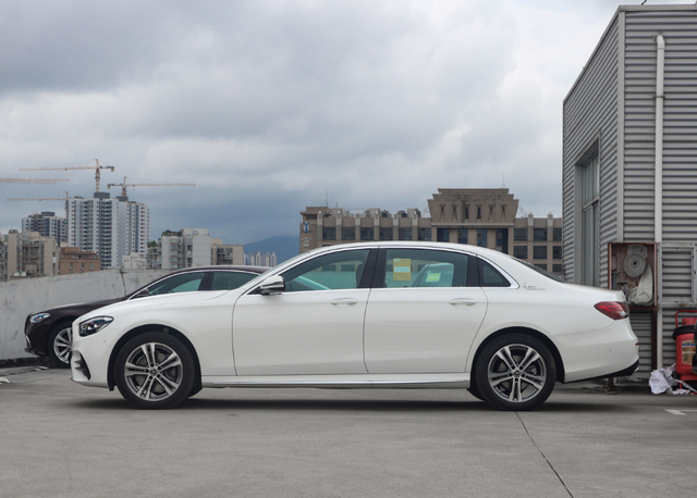 e200l奔驰2022款落地价(2021款奔驰e200l落地价)