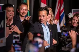 沈观健当选！温哥华出了首位华人市长图片