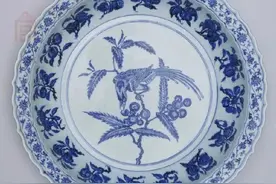 北京故宫藏——明永乐青花枇杷绶带鸟纹大盘图片