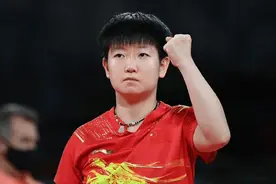 珍藏！孙颖莎全家福，妈妈气质佳与小莎形似姐妹，小莎与爸爸更像图片
