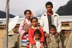 苦等200多年，达曼族03年终于加入中国国籍，现族人都挂五星红旗图片