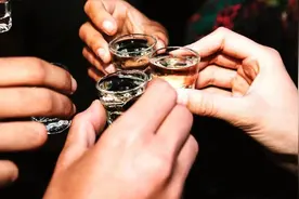 饮酒岁月里必经历的，酒桌上的6大尴尬事件，你中招了吗图片