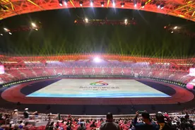 护航“省运会”武警官兵展英姿图片