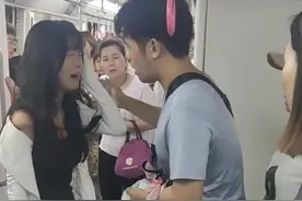 重庆地铁大妈认怂怕影响帅气儿子欲2万元和解，知情人曝更多内情图片