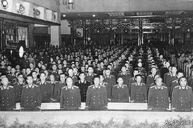 1955年解放军首次授衔时的13名海军中将图片