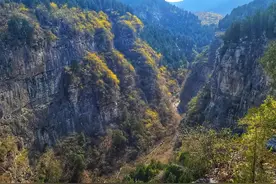 省城龙洞藏龙涧：最美峡谷地貌，三岔路弧形崖徒步攻略图片