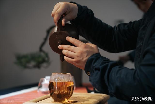 一杯红茶等于六个苹果？每天喝红茶可以预防癌症？真相告诉您
