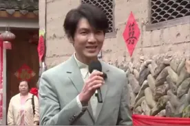 从不老男神到“发面馒头”，49岁钟汉良“毁”于自己图片