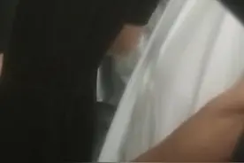 网友发视频举报男子公交车上猥亵女性，西宁警方：会联系举报人，尽力核实相关情况图片