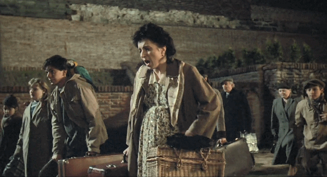 刚解封就冲上9.2！封闭管理20年，吃着狗罐头，搂着军官跳脱衣舞